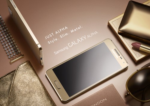 Samsung GALAXY Alpha_Woman_Gold_Horizontal_0804 (500 x 354)
