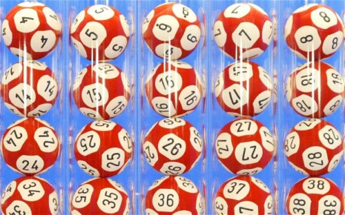Je větší pravděpodobnost, že cestou do loterie zemřeme, než bychom ji vyhráli