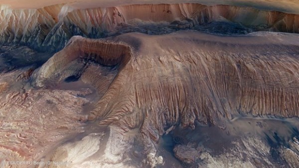 kaňon Hebes Chasm - foto z marsu_2
