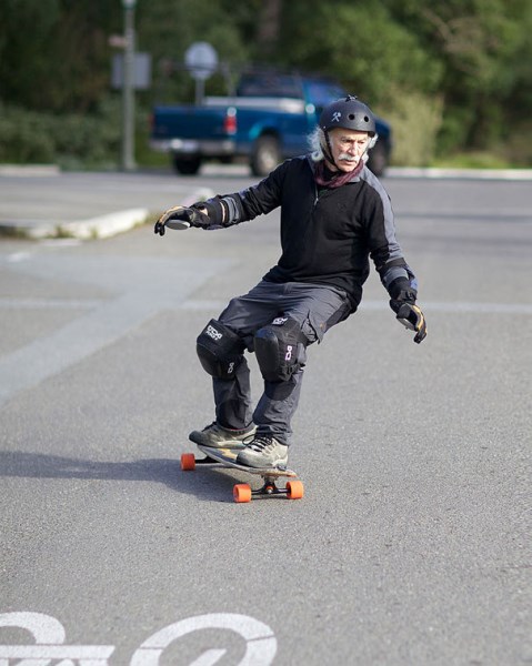 78-letý skateboardista Lloyd Kahn