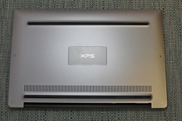 Dell XPS 13 záda (600 x 400)