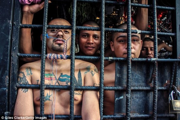 foto_věznice v El Salvadoru_2