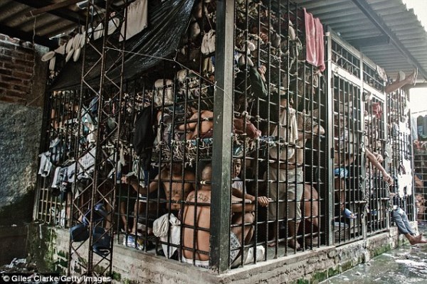 foto_věznice v El Salvadoru_6