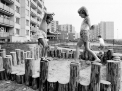 Dětské hřiště na pražském panelovém sídlišti Černý Most (září 1984) Autor: Petr Matička , ČTK